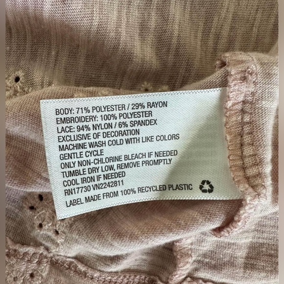 KNOX ROSE PINK TOP WITH LACE EMBROIDERY AND EYELET FLOWER PATTERN.
SIZE: SMALL - Picture 7 of 7